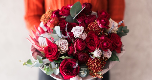 8 Ways to Creatively Gift Flowers on Valentine's Day - Dailybreak